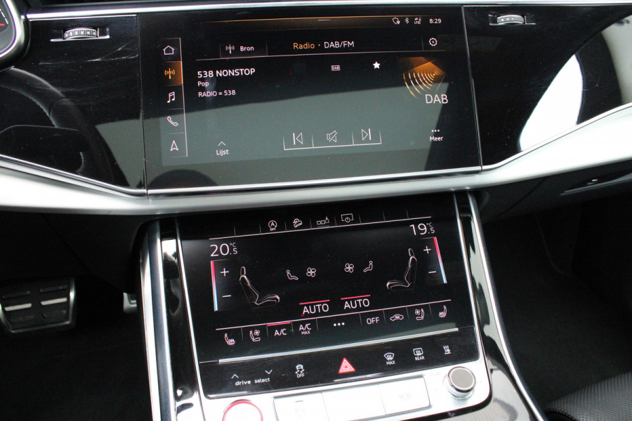 Audi Q7 4.0 TDI SQ7 quattro / Pano / 7-pers / Luchtvering / 4W-Sturing / Massage / Vol Opties / NIEUWSTAAT