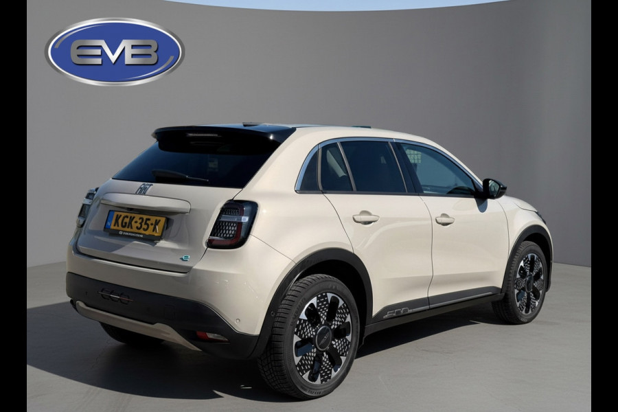 Fiat 600E La Prima 54 kWh, achteruitrijcamera,lederen interieur, stoelverwarming, 9360 km, 1 e eigenaar