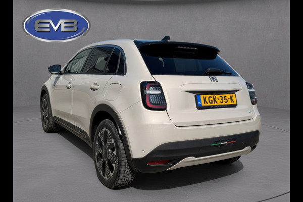 Fiat 600E La Prima 54 kWh, achteruitrijcamera,lederen interieur, stoelverwarming, 9360 km, 1 e eigenaar