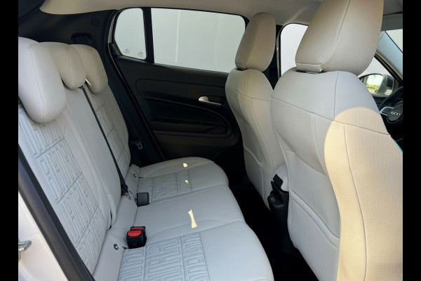 Fiat 600E La Prima 54 kWh, achteruitrijcamera,lederen interieur, stoelverwarming, 9360 km, 1 e eigenaar