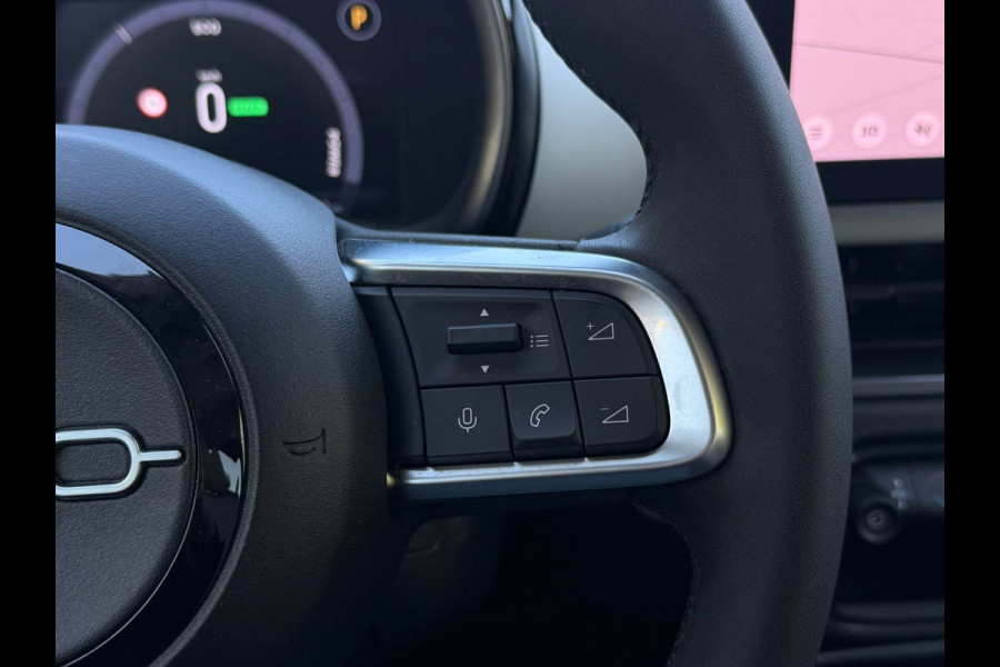 Fiat 600E La Prima 54 kWh, achteruitrijcamera,lederen interieur, stoelverwarming, 9360 km, 1 e eigenaar