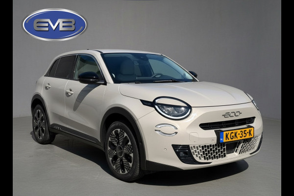 Fiat 600E La Prima 54 kWh, achteruitrijcamera,lederen interieur, stoelverwarming, 9360 km, 1 e eigenaar