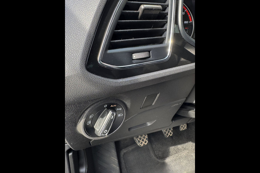 Seat Leon 1.5 TSI FR ACT - Navigatie I Sport pakket I LED I PDC I Sport velgen I Dealer onderhouden