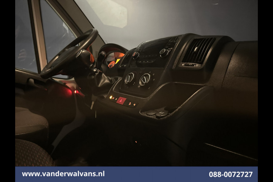 Peugeot Boxer 2.2 BlueHDi 141pk Bakwagen 436cm Lang Laadklep Euro6 Airco | Cruisecontrol | 1085kg laadvermogen Bijrijdersbank