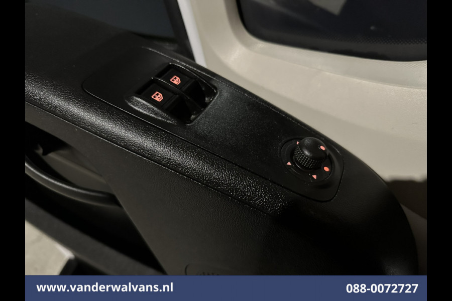 Peugeot Boxer 2.2 BlueHDi 141pk Bakwagen 436cm Lang Laadklep Euro6 Airco | Cruisecontrol | 1085kg laadvermogen Bijrijdersbank
