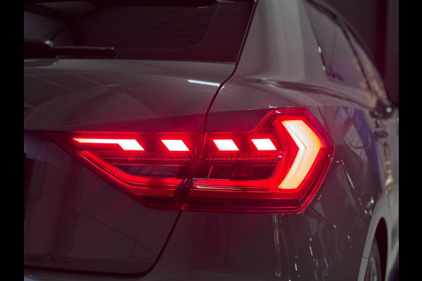 Audi A1 Sportback 30 TFSI 3X S-LINE | LED | CAMERA | CARPLAY | STOELVERW.