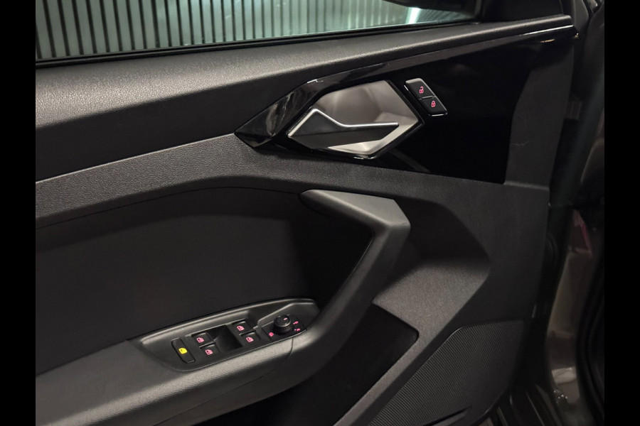 Audi A1 Sportback 30 TFSI 3X S-LINE | LED | CAMERA | CARPLAY | STOELVERW.