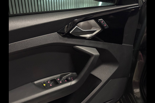 Audi A1 Sportback 30 TFSI 3X S-LINE | LED | CAMERA | CARPLAY | STOELVERW.