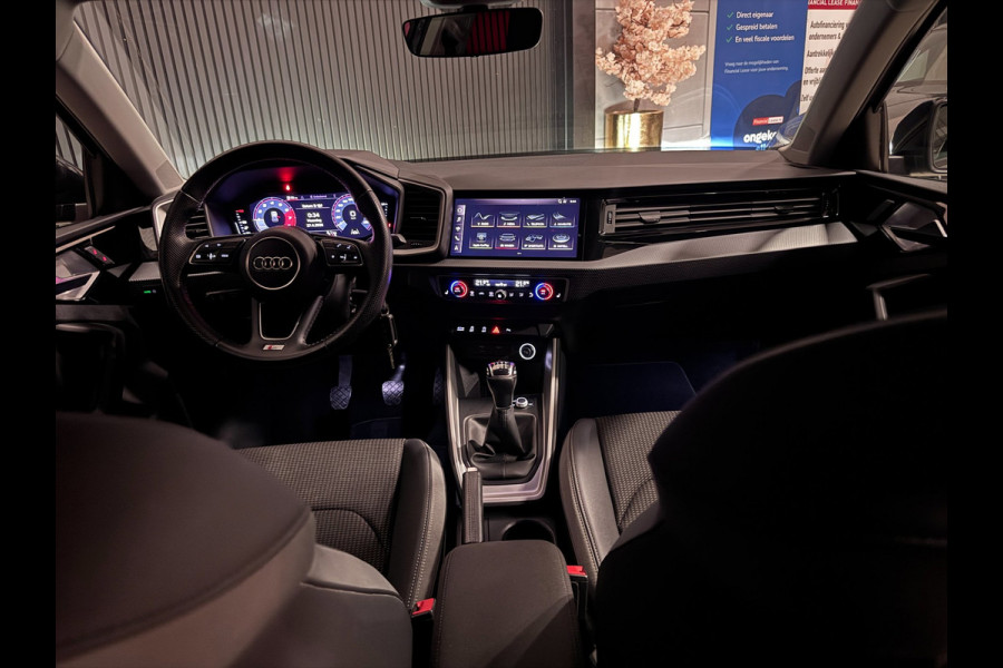 Audi A1 Sportback 30 TFSI 3X S-LINE | LED | CAMERA | CARPLAY | STOELVERW.