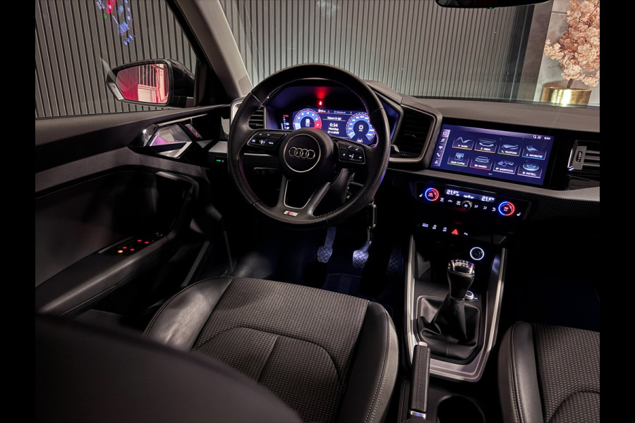 Audi A1 Sportback 30 TFSI 3X S-LINE | LED | CAMERA | CARPLAY | STOELVERW.