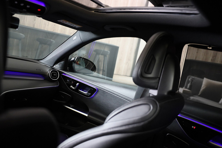 Mercedes-Benz C-Klasse 300 e AMG 63 Look / Massage / Burmester / Head Up / 360 Camera / Acc / Elek Stoelen / Open Pano / 20 Inch