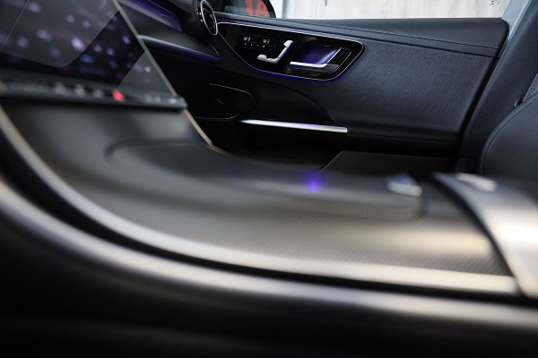 Mercedes-Benz C-Klasse 300 e AMG 63 Look / Massage / Burmester / Head Up / 360 Camera / Acc / Elek Stoelen / Open Pano / 20 Inch
