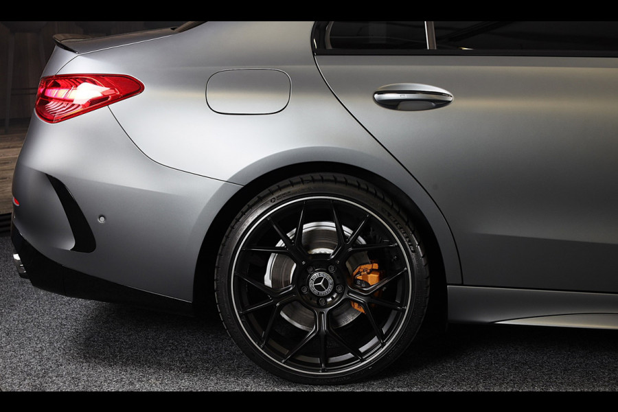 Mercedes-Benz C-Klasse 300 e AMG 63 Look / Massage / Burmester / Head Up / 360 Camera / Acc / Elek Stoelen / Open Pano / 20 Inch
