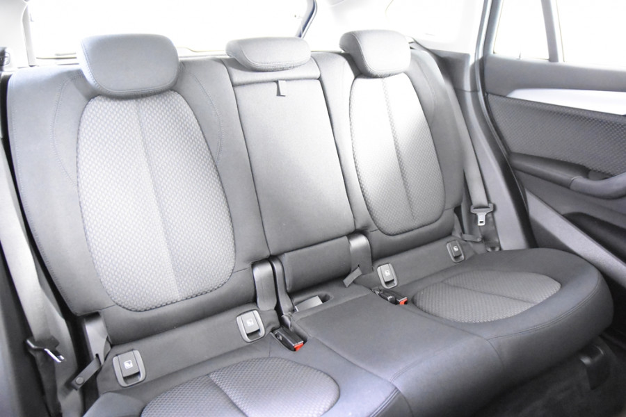 BMW X1 sDrive18i *1ste eigenaar*Navigatie*Standkachel*PDC*