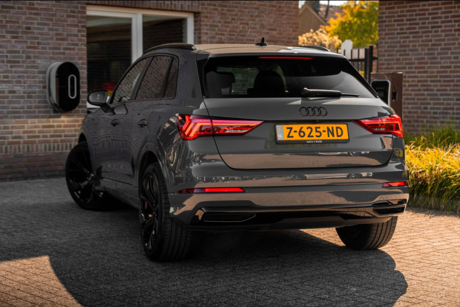 Audi Q3 35 TFSI Pro Line S 150 PK Adaptive Elek.Trekhaak Camera Half/Leer 20''