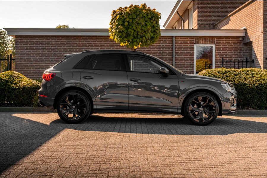 Audi Q3 35 TFSI Pro Line S 150 PK Adaptive Elek.Trekhaak Camera Half/Leer 20''