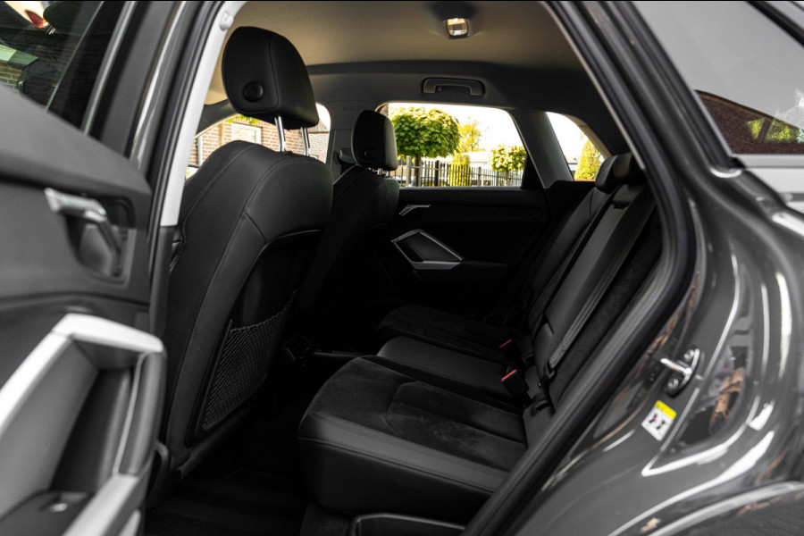 Audi Q3 35 TFSI Pro Line S 150 PK Adaptive Elek.Trekhaak Camera Half/Leer 20''