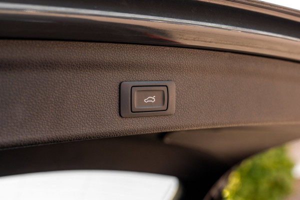 Audi Q3 35 TFSI Pro Line S 150 PK Adaptive Elek.Trekhaak Camera Half/Leer 20''