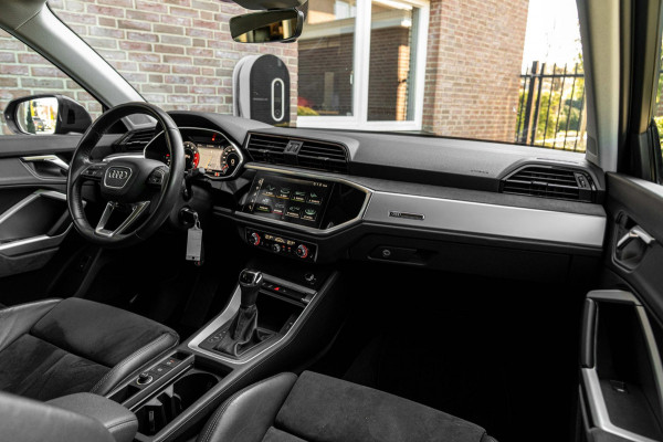 Audi Q3 35 TFSI Pro Line S 150 PK Adaptive Elek.Trekhaak Camera Half/Leer 20''