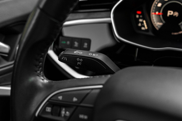 Audi Q3 35 TFSI Pro Line S 150 PK Adaptive Elek.Trekhaak Camera Half/Leer 20''