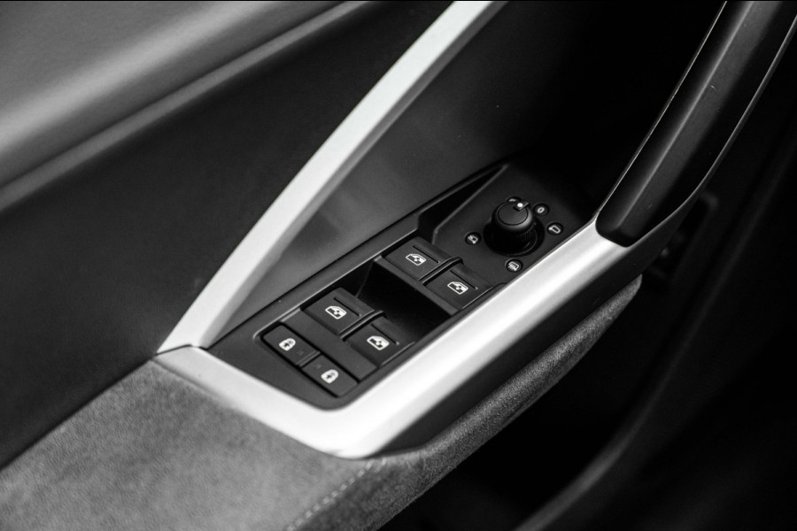 Audi Q3 35 TFSI Pro Line S 150 PK Adaptive Elek.Trekhaak Camera Half/Leer 20''