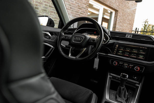Audi Q3 35 TFSI Pro Line S 150 PK Adaptive Elek.Trekhaak Camera Half/Leer 20''