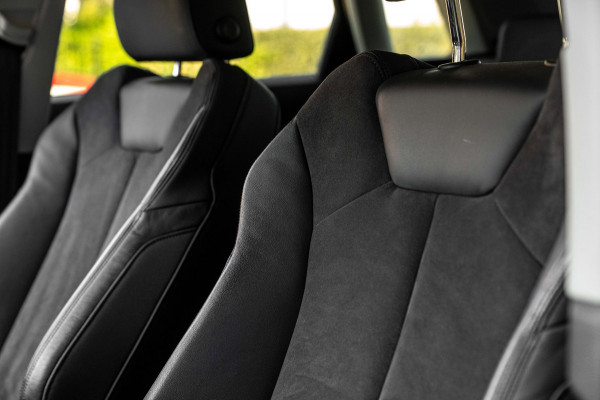 Audi Q3 35 TFSI Pro Line S 150 PK Adaptive Elek.Trekhaak Camera Half/Leer 20''