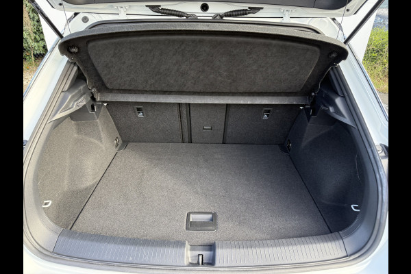 Volkswagen T-Roc 1.0 TSI R-Line Business | Trekhaak | ACC | IQ Light | Camera | DAB+