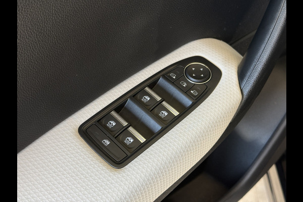 Renault Captur 1.3 TCe 155 Edition One | Pano | 360 | Bose | Stoel&Stuurverwarming | 18" |  Groot Navi | ACC | Dodehoek | 100% onderhouden!