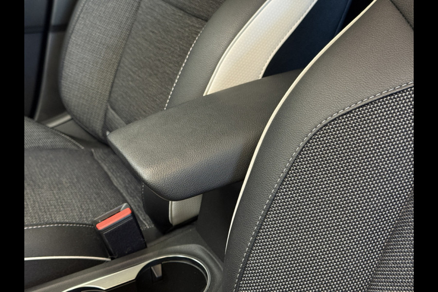 Renault Captur 1.3 TCe 155 Edition One | Pano | 360 | Bose | Stoel&Stuurverwarming | 18" |  Groot Navi | ACC | Dodehoek | 100% onderhouden!