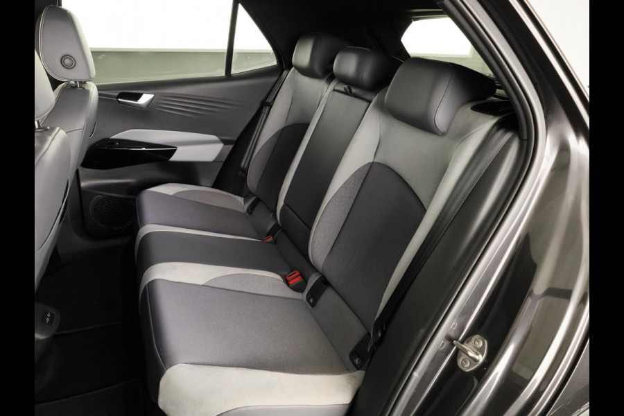 Volkswagen ID.3 First Plus 58 kWh | SOH 93% | Navigatie | Stoelverwarming | Camera | Carplay & Android Auto |