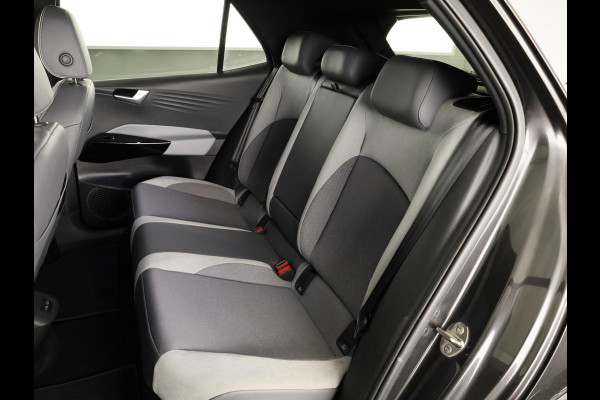Volkswagen ID.3 First Plus 58 kWh | SOH 93% | Navigatie | Stoelverwarming | Camera | Carplay & Android Auto |