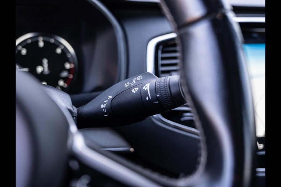 Volvo XC90 2.0 B5 AWD R-Design | Pano | Head-Up | H/K Sound |