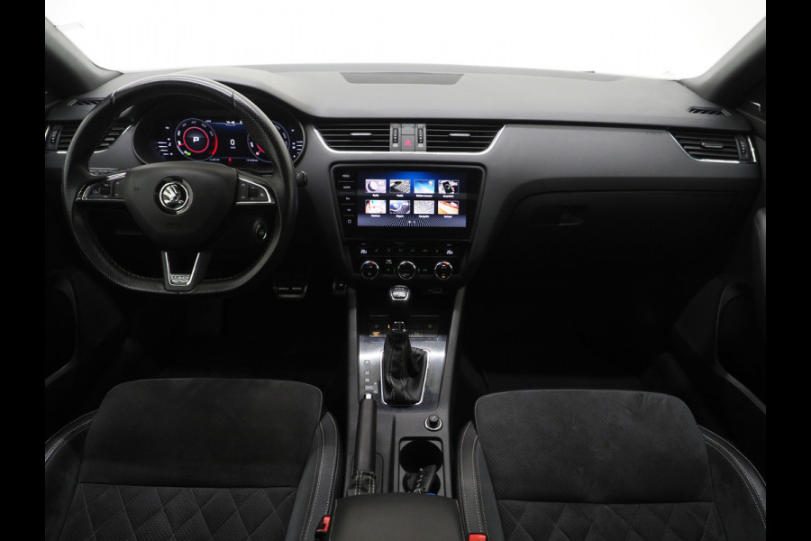 Škoda Octavia Combi 2.0 TSI RS 245PK | Panoramadak | Sportstoelen | Canton | Keyless | Carbon | Camera | Sfeerlicht | Carplay