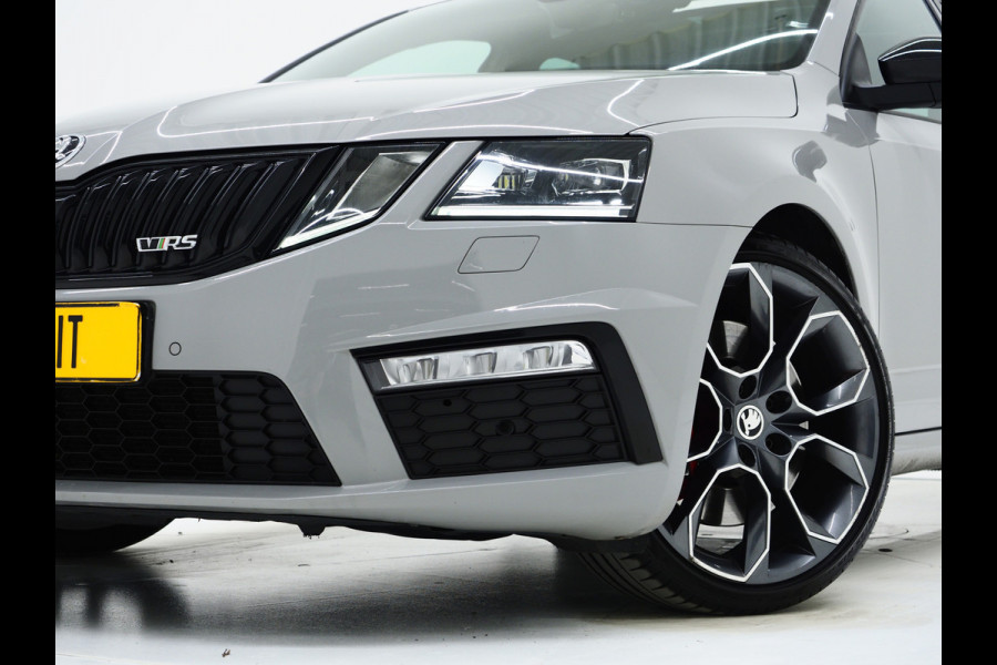 Škoda Octavia Combi 2.0 TSI RS 245PK | Panoramadak | Sportstoelen | Canton | Keyless | Carbon | Camera | Sfeerlicht | Carplay