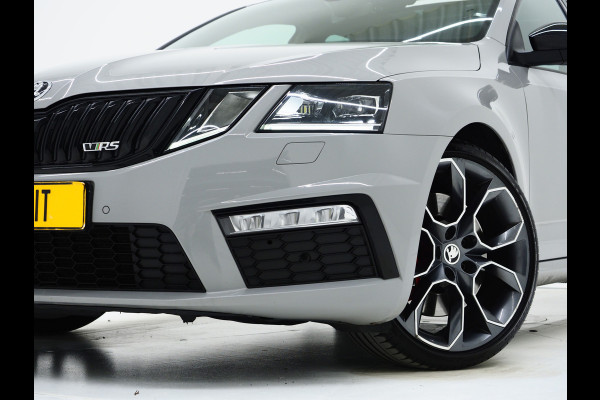 Škoda Octavia Combi 2.0 TSI RS 245PK | Panoramadak | Sportstoelen | Canton | Keyless | Carbon | Camera | Sfeerlicht | Carplay
