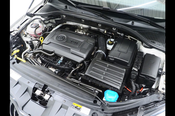 Škoda Octavia Combi 2.0 TSI RS 245PK | Panoramadak | Sportstoelen | Canton | Keyless | Carbon | Camera | Sfeerlicht | Carplay