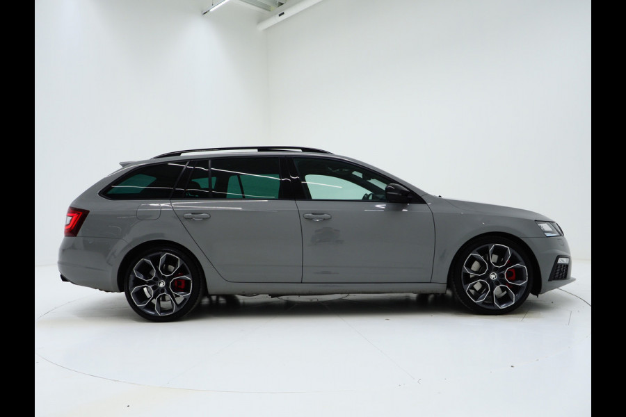 Škoda Octavia Combi 2.0 TSI RS 245PK | Panoramadak | Sportstoelen | Canton | Keyless | Carbon | Camera | Sfeerlicht | Carplay