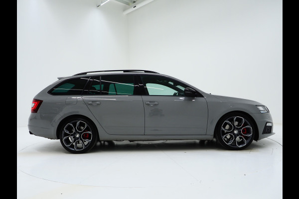 Škoda Octavia Combi 2.0 TSI RS 245PK | Panoramadak | Sportstoelen | Canton | Keyless | Carbon | Camera | Sfeerlicht | Carplay