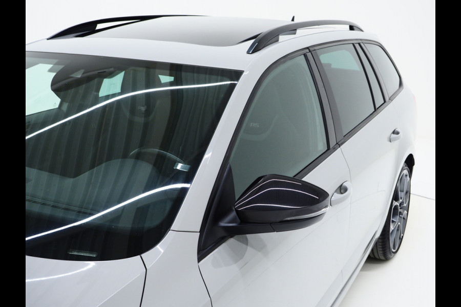 Škoda Octavia Combi 2.0 TSI RS 245PK | Panoramadak | Sportstoelen | Canton | Keyless | Carbon | Camera | Sfeerlicht | Carplay