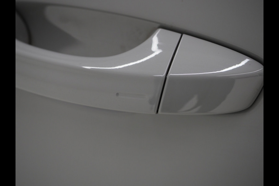 Škoda Octavia Combi 2.0 TSI RS 245PK | Panoramadak | Sportstoelen | Canton | Keyless | Carbon | Camera | Sfeerlicht | Carplay