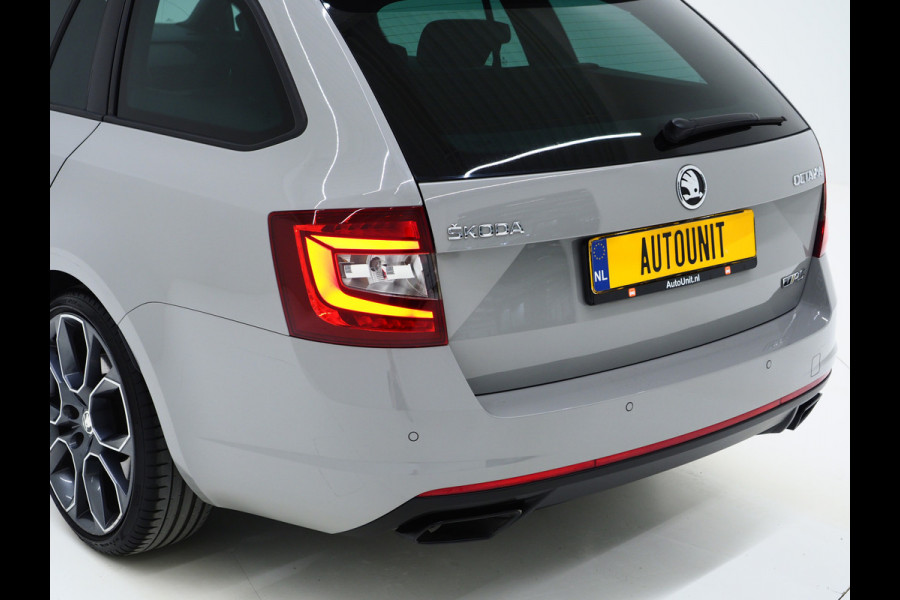 Škoda Octavia Combi 2.0 TSI RS 245PK | Panoramadak | Sportstoelen | Canton | Keyless | Carbon | Camera | Sfeerlicht | Carplay