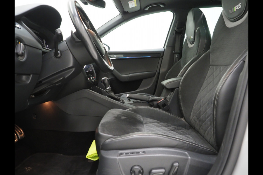 Škoda Octavia Combi 2.0 TSI RS 245PK | Panoramadak | Sportstoelen | Canton | Keyless | Carbon | Camera | Sfeerlicht | Carplay