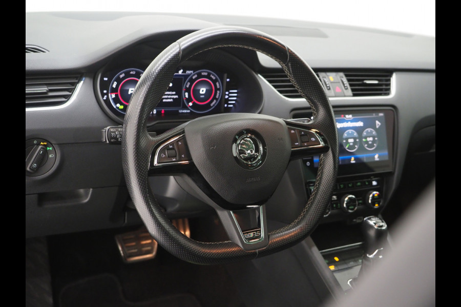 Škoda Octavia Combi 2.0 TSI RS 245PK | Panoramadak | Sportstoelen | Canton | Keyless | Carbon | Camera | Sfeerlicht | Carplay