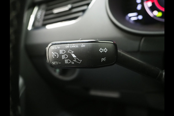 Škoda Octavia Combi 2.0 TSI RS 245PK | Panoramadak | Sportstoelen | Canton | Keyless | Carbon | Camera | Sfeerlicht | Carplay