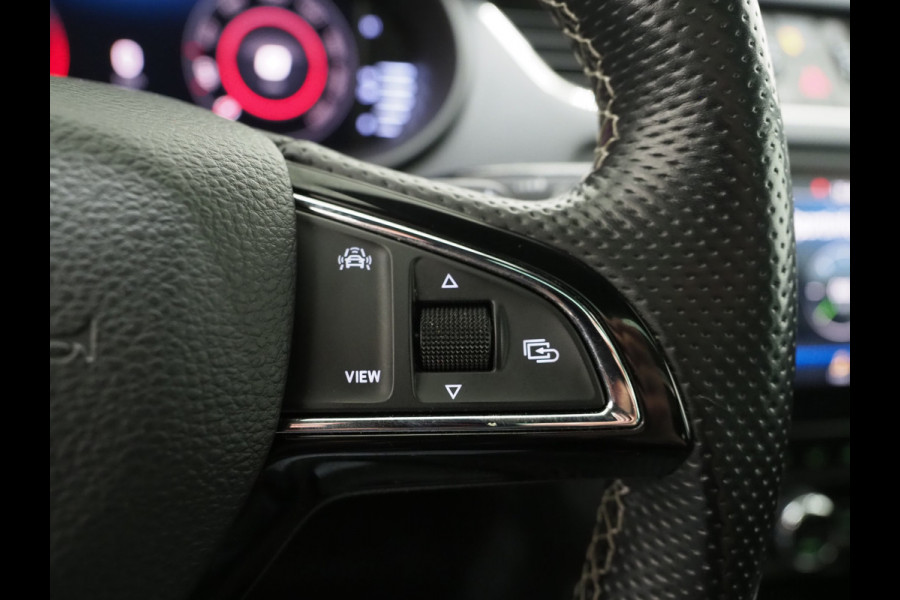 Škoda Octavia Combi 2.0 TSI RS 245PK | Panoramadak | Sportstoelen | Canton | Keyless | Carbon | Camera | Sfeerlicht | Carplay