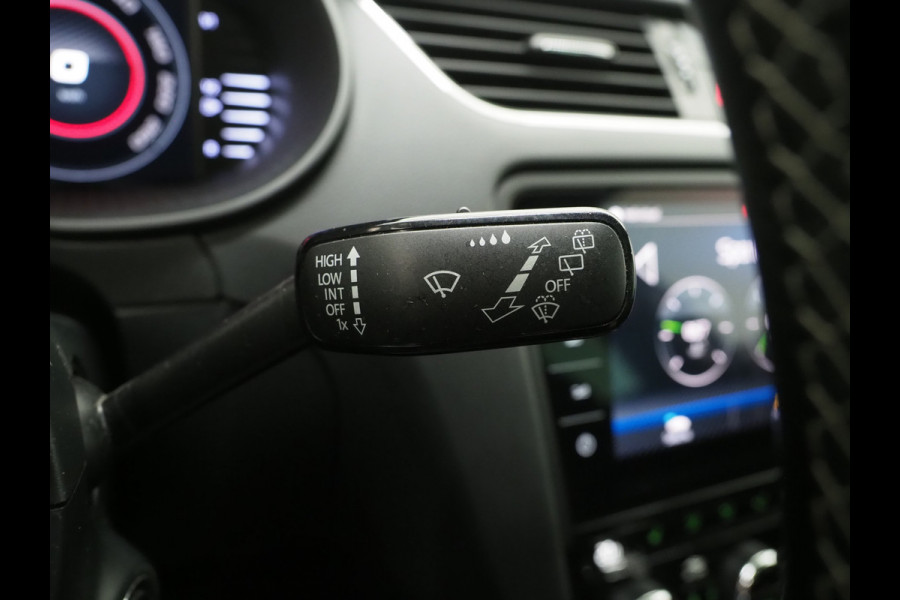 Škoda Octavia Combi 2.0 TSI RS 245PK | Panoramadak | Sportstoelen | Canton | Keyless | Carbon | Camera | Sfeerlicht | Carplay