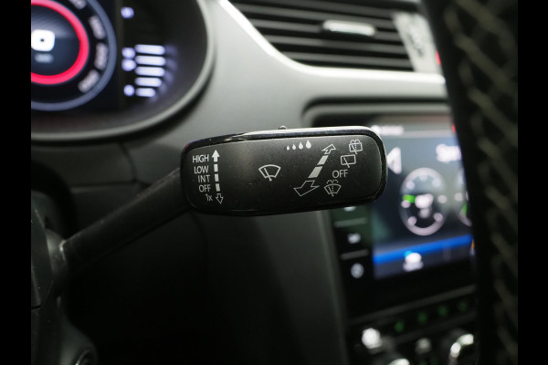Škoda Octavia Combi 2.0 TSI RS 245PK | Panoramadak | Sportstoelen | Canton | Keyless | Carbon | Camera | Sfeerlicht | Carplay