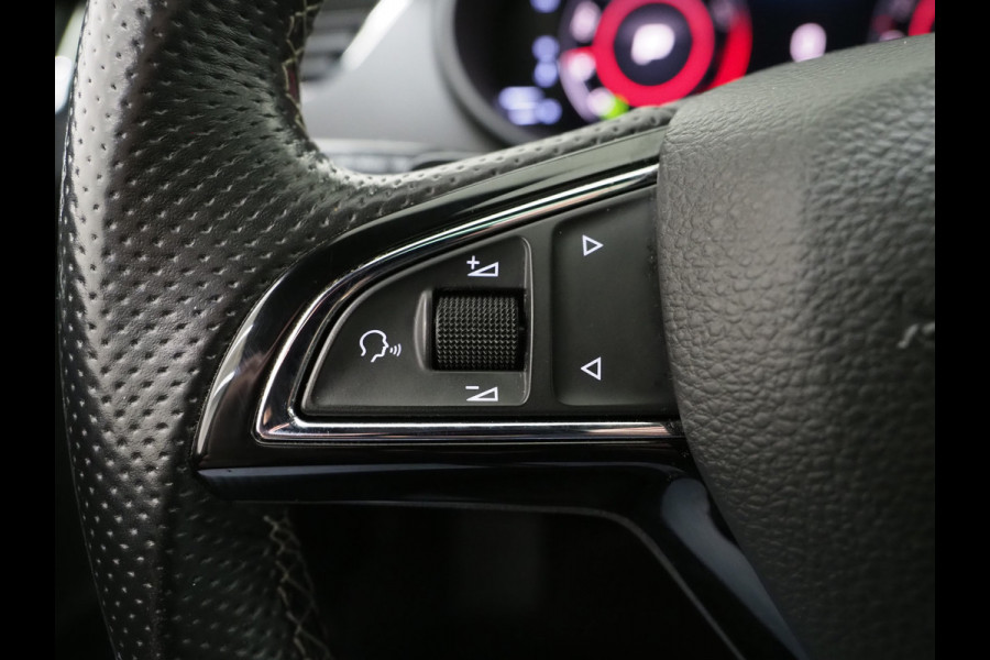 Škoda Octavia Combi 2.0 TSI RS 245PK | Panoramadak | Sportstoelen | Canton | Keyless | Carbon | Camera | Sfeerlicht | Carplay