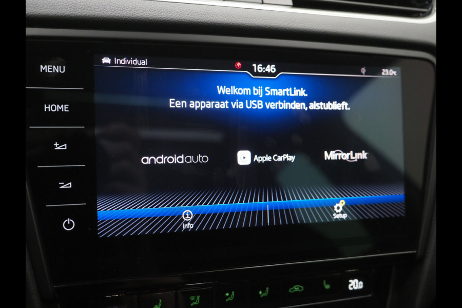 Škoda Octavia Combi 2.0 TSI RS 245PK | Panoramadak | Sportstoelen | Canton | Keyless | Carbon | Camera | Sfeerlicht | Carplay